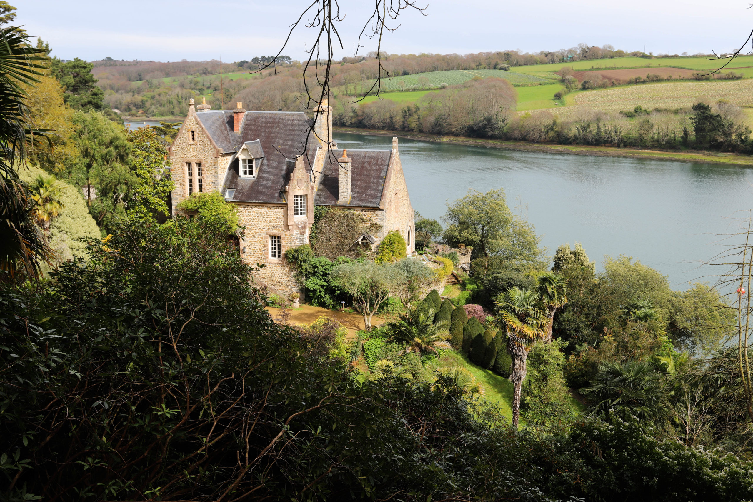 Maison en pierre en Bretagne avec jardin