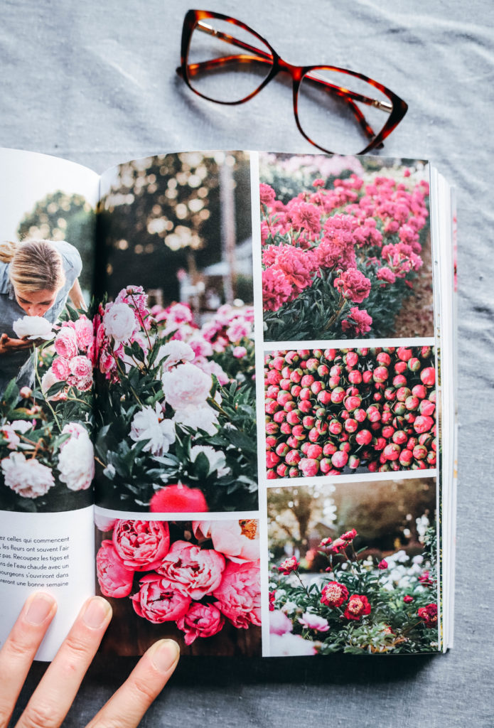livre avec des photos de champs de fleurs