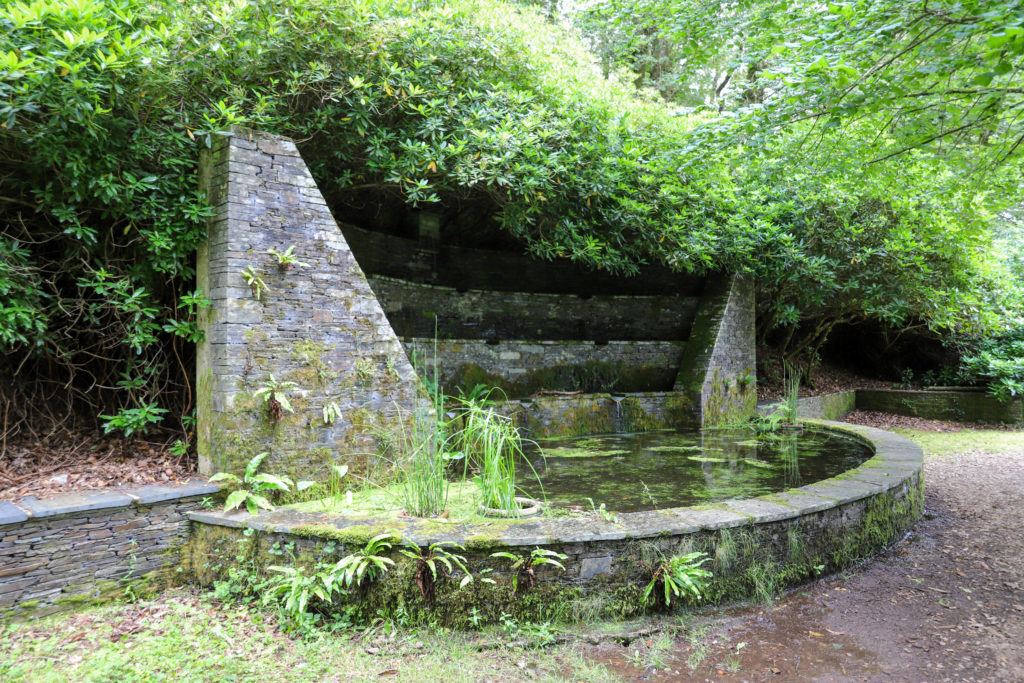 fontaine et bassin sur le domaine de Trevarez