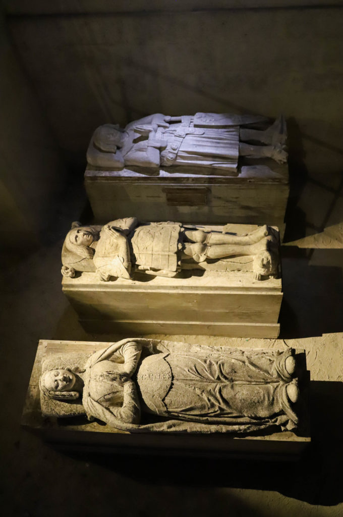 gisant dans la cave du château de Pierrefonds