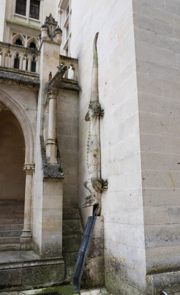 gouttière avec une chimère au château de Pierrefonds
