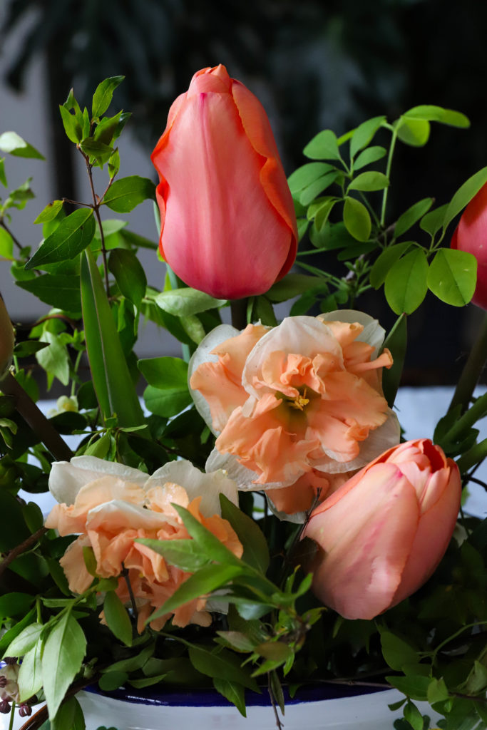 bouquet de narcisses et de tulipes