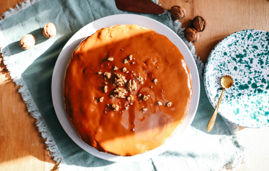 gâteau aux noix et glaçage au café très bonne recette facile de gâteau aux noix avec un glaçage
