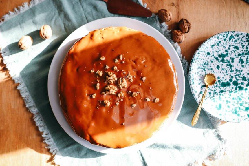 très bonne recette facile de gâteau aux noix avec un glaçage