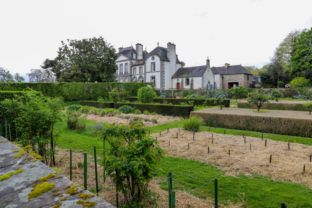 potager historique entouré de murs de pierres au sein d'une malouinière