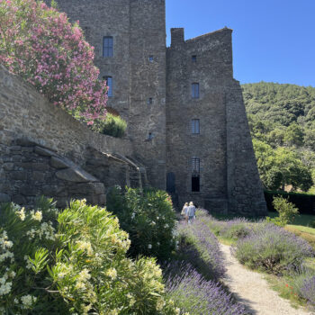 Monastère que l'on peut visiter où vivent encore des religieuses / moniales